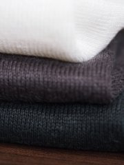 YOKO SAKAMOTOからノースリーブ（ブラック）に加え、Tシャツが入荷しています
