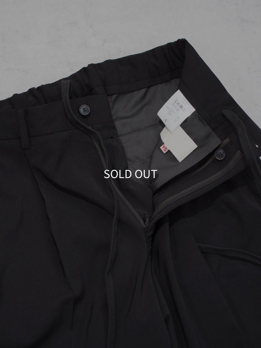 画像8:  YOKO SAKAMOTO  / DOUBLE PLEATED TROUSERS / SUSTAINABLE & RECYCLE / POLYESTER GABARDINE (8)