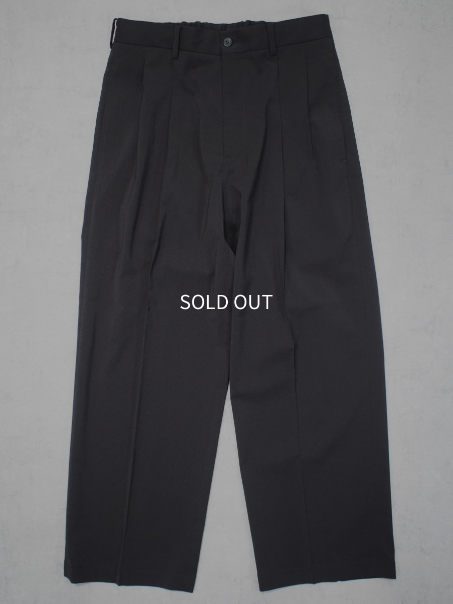 画像3:  YOKO SAKAMOTO  / DOUBLE PLEATED TROUSERS / SUSTAINABLE & RECYCLE / POLYESTER GABARDINE (3)