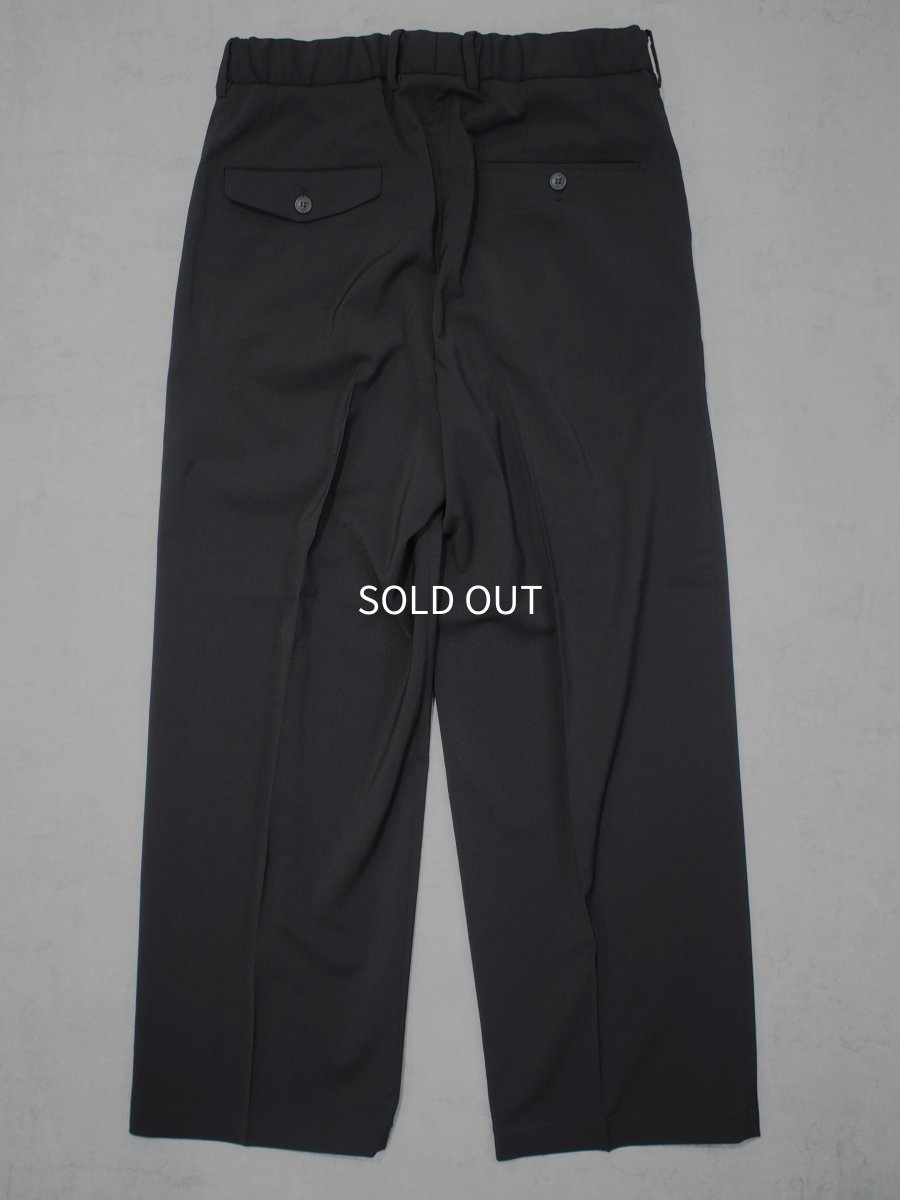 画像4:  YOKO SAKAMOTO  / DOUBLE PLEATED TROUSERS / SUSTAINABLE & RECYCLE / POLYESTER GABARDINE (4)