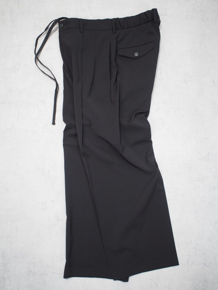 画像9:  YOKO SAKAMOTO  / DOUBLE PLEATED TROUSERS / SUSTAINABLE & RECYCLE / POLYESTER GABARDINE (9)