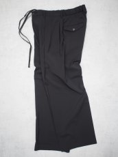 画像9:  YOKO SAKAMOTO  / DOUBLE PLEATED TROUSERS / SUSTAINABLE & RECYCLE / POLYESTER GABARDINE (9)