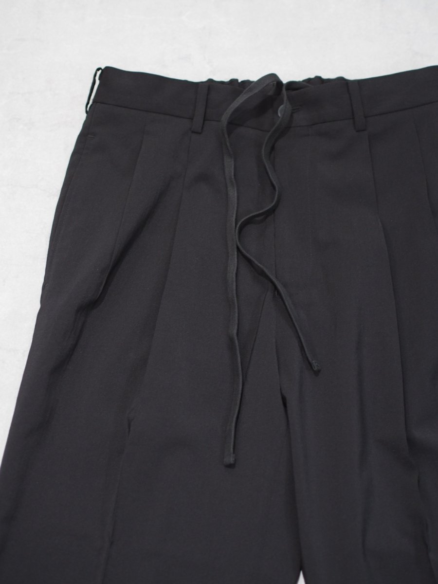 画像6:  YOKO SAKAMOTO  / DOUBLE PLEATED TROUSERS / SUSTAINABLE & RECYCLE / POLYESTER GABARDINE (6)