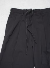 画像6:  YOKO SAKAMOTO  / DOUBLE PLEATED TROUSERS / SUSTAINABLE & RECYCLE / POLYESTER GABARDINE (6)