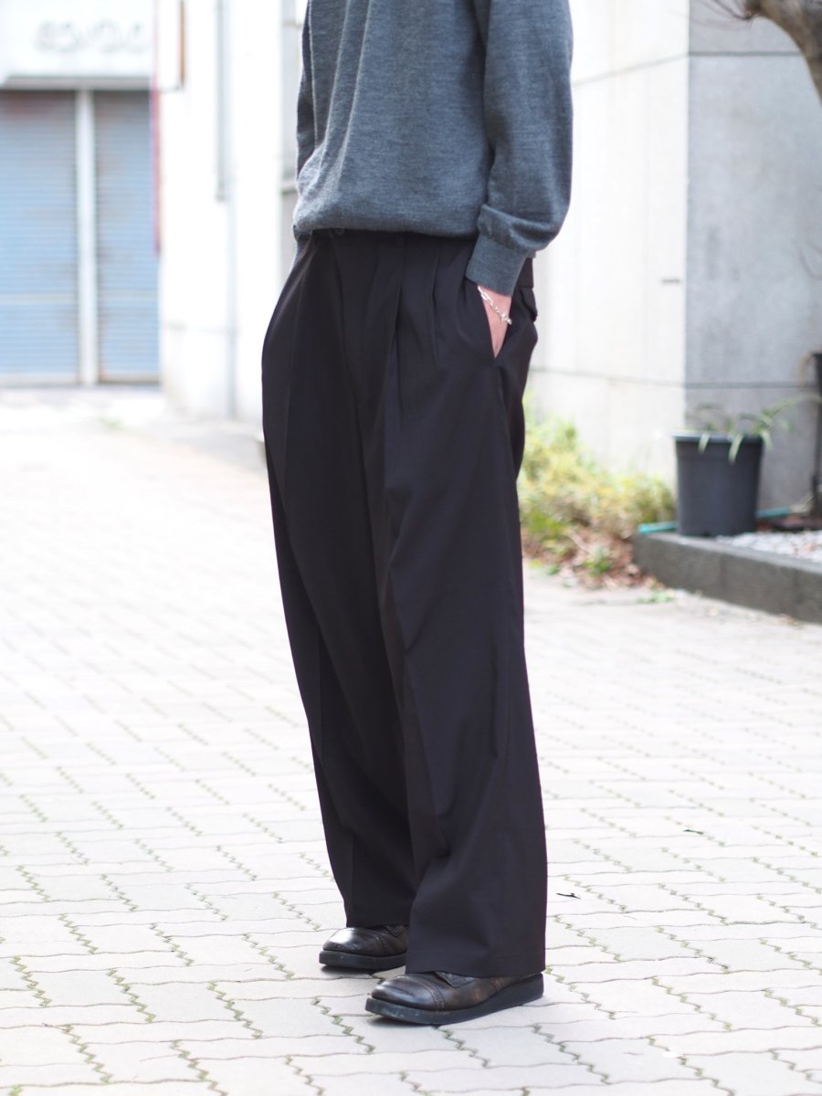 画像4:  YOKO SAKAMOTO  / DOUBLE PLEATED TROUSERS / SUSTAINABLE & RECYCLE / POLYESTER GABARDINE (4)