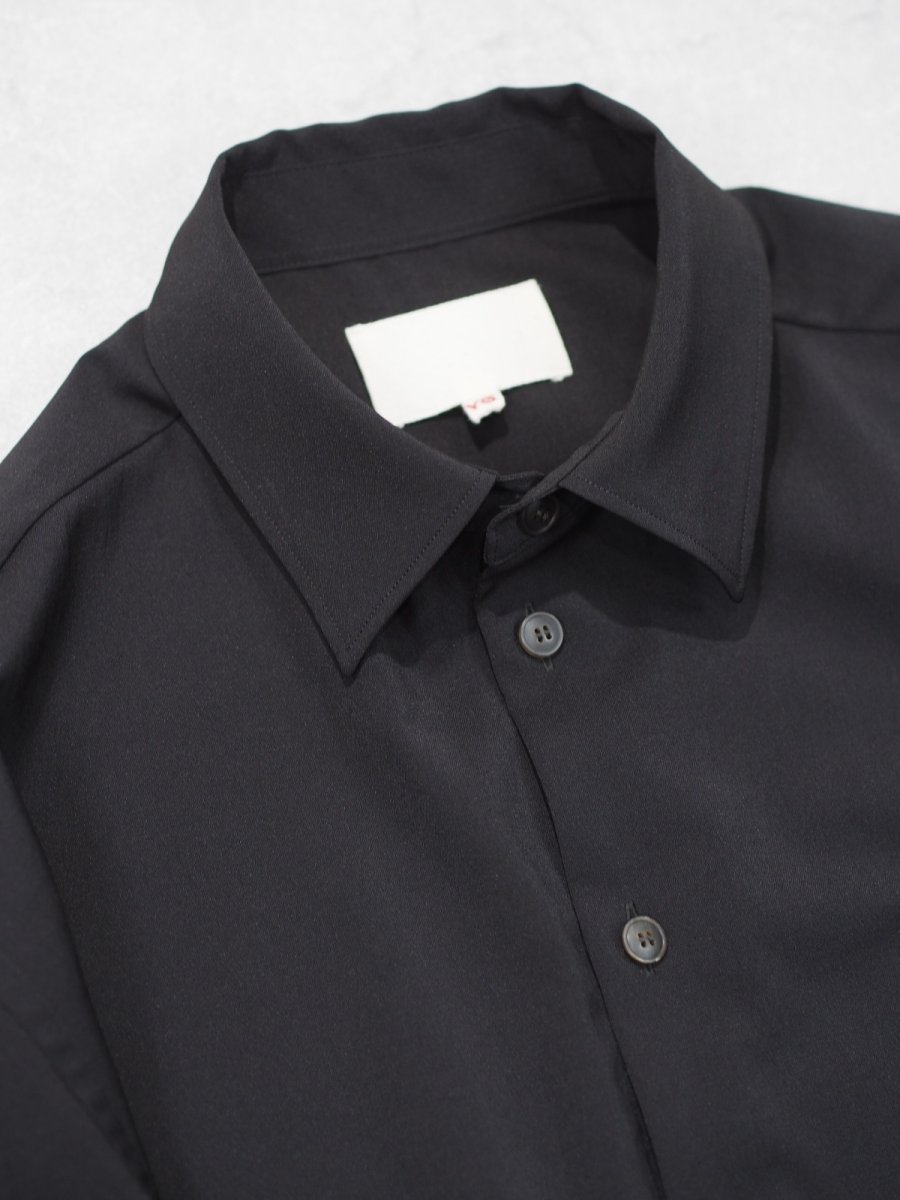 画像2: YOKO SAKAMOTO  / SUIT SHIRT / SUSTAINABLE & RECYCLE ・POLYESTER GABARDINE (2)