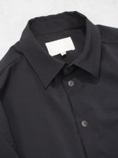 画像2: YOKO SAKAMOTO  / SUIT SHIRT / SUSTAINABLE & RECYCLE ・POLYESTER GABARDINE (2)