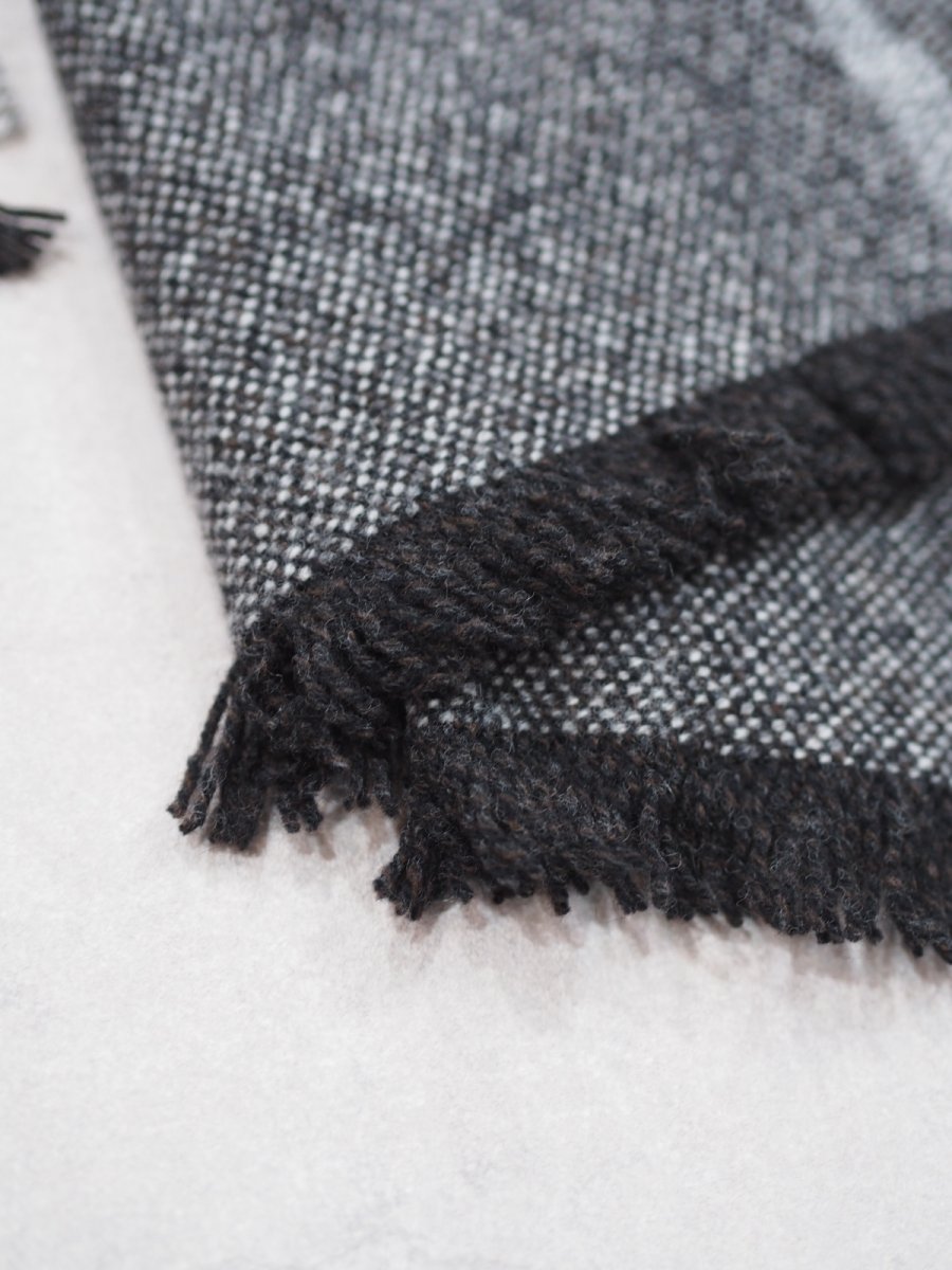 画像4: YOKO SAKAMOTO / WOOL LONG SCARF / CHARCOAL GRAY (4)